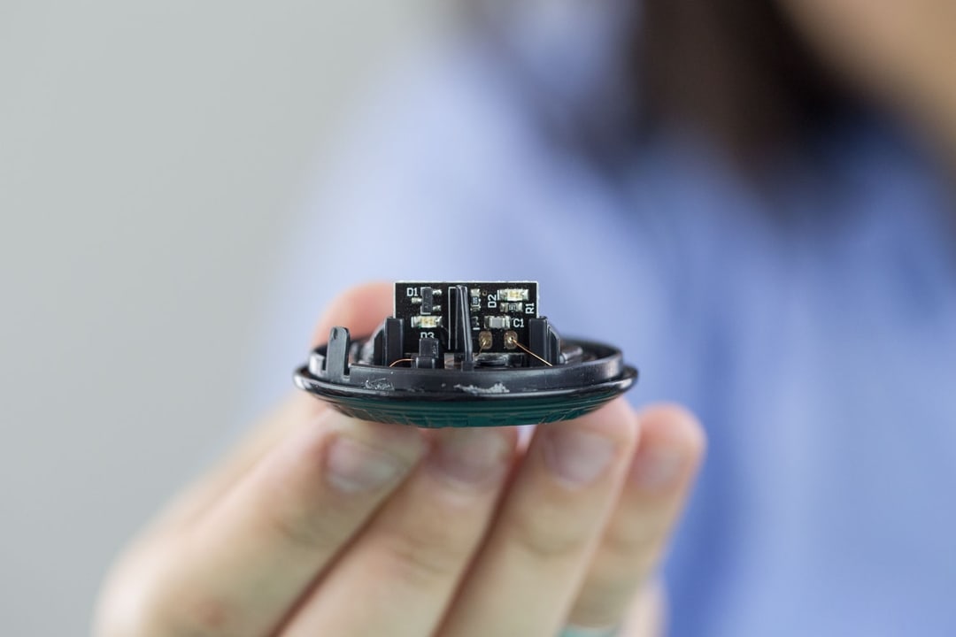 sphero bb-9e toy lights in the head inductive charging technology